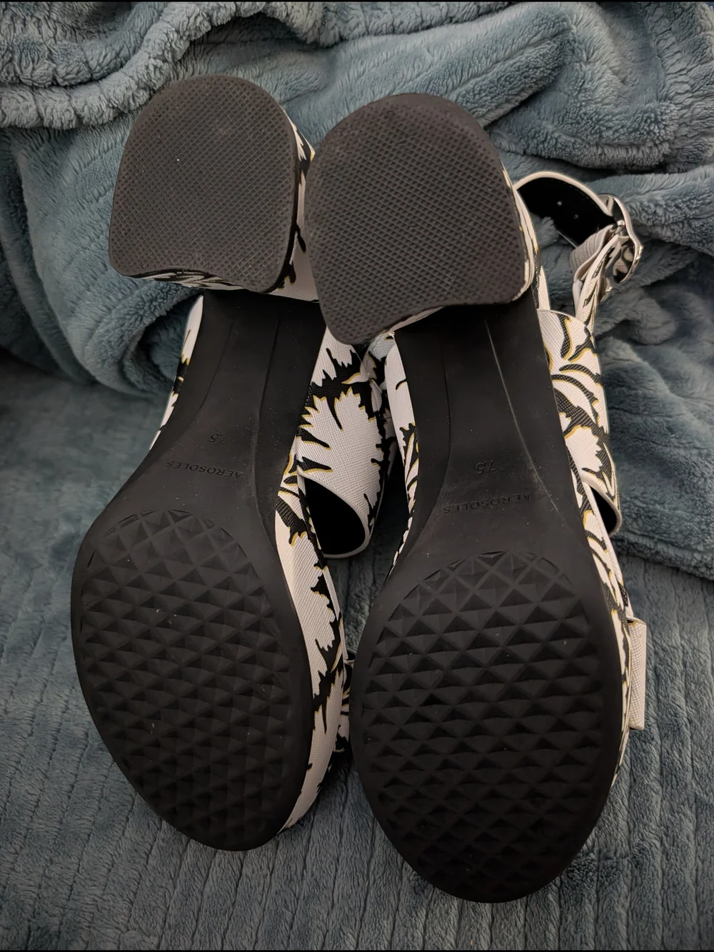 Aerosole Camera White Floral Pattern Block Heel Sandals